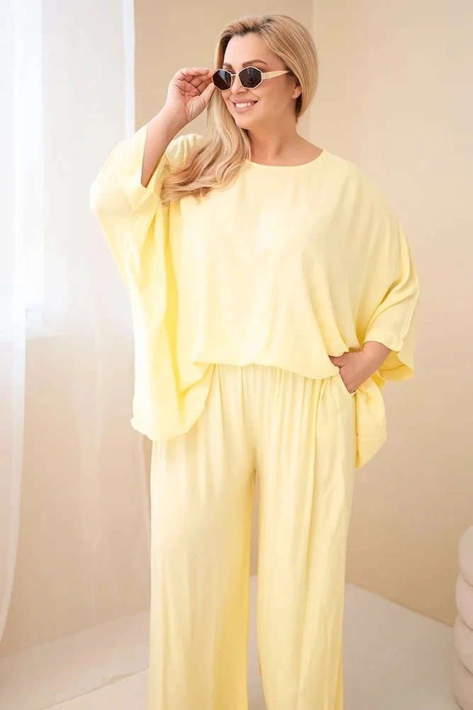 Moteriškas Plus Size viskozinis komplektas su plačiomis kelnėmis ir palaidine, geltonas