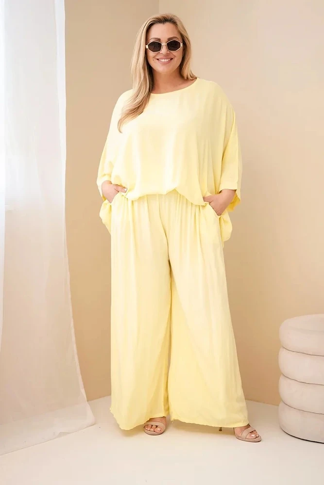 Moteriškas Plus Size viskozinis komplektas su plačiomis kelnėmis ir palaidine, geltonas