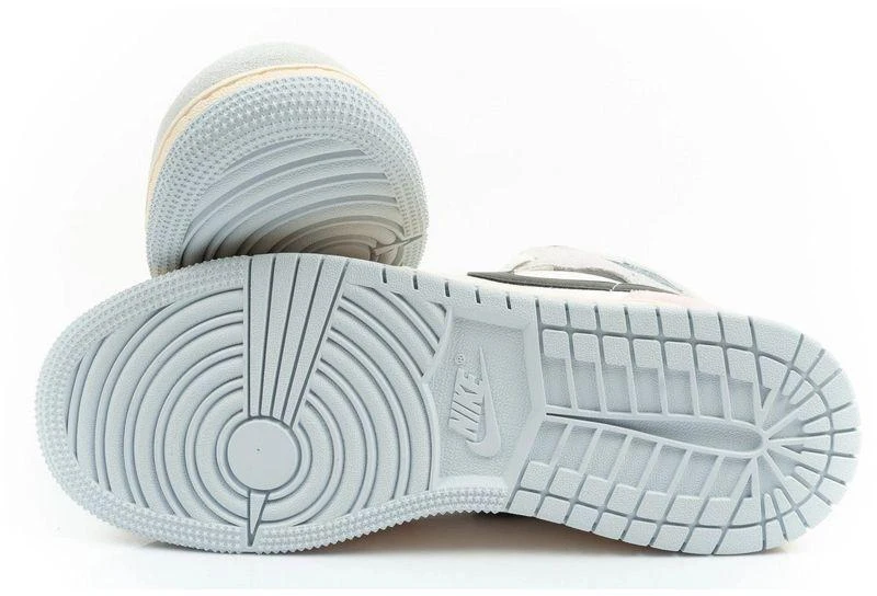 Moteriški aukšto aulo sportiniai bateliai Nike Air Jordan 1 – stilingi laisvalaikio kedai