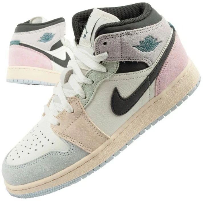 Moteriški aukšto aulo sportiniai bateliai Nike Air Jordan 1 – stilingi laisvalaikio kedai