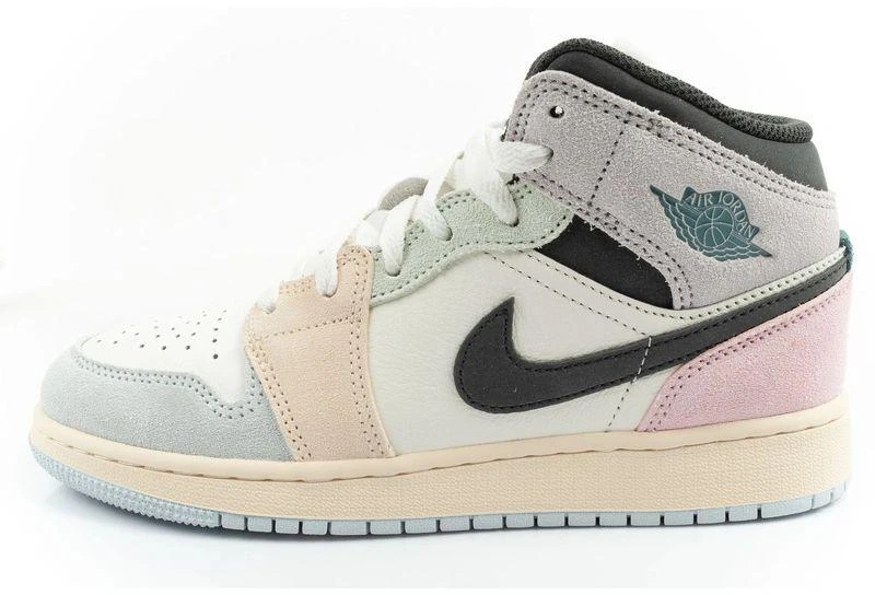 Moteriški aukšto aulo sportiniai bateliai Nike Air Jordan 1 – stilingi laisvalaikio kedai