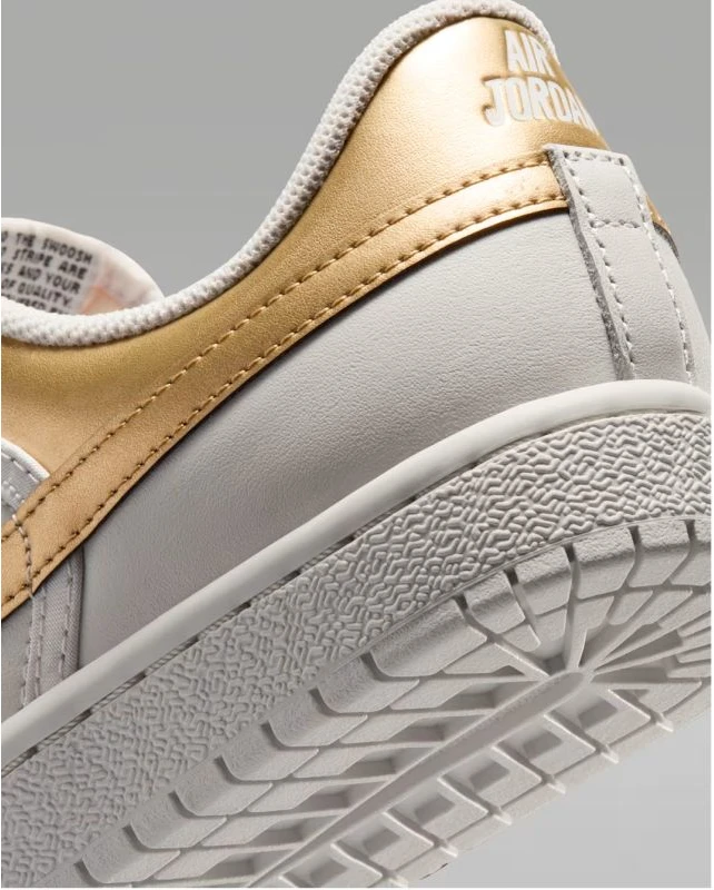 Moteriški laisvalaikio batai Nike Air Jordan Skyline Low LE, balti