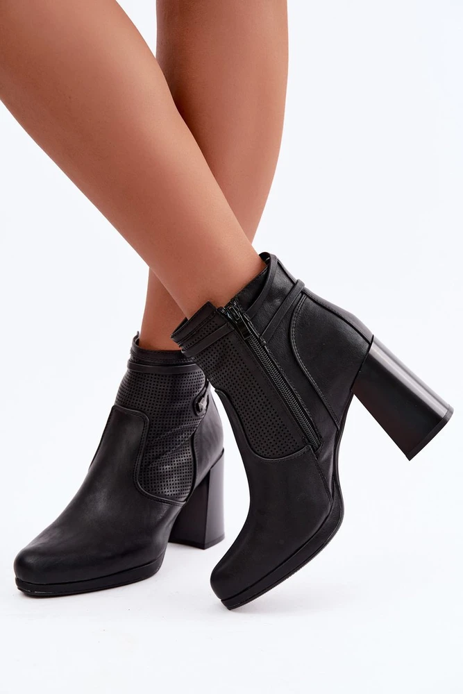 Moteriški pašiltinti aulinukai Jezzi su perforuotu šonu, juodi