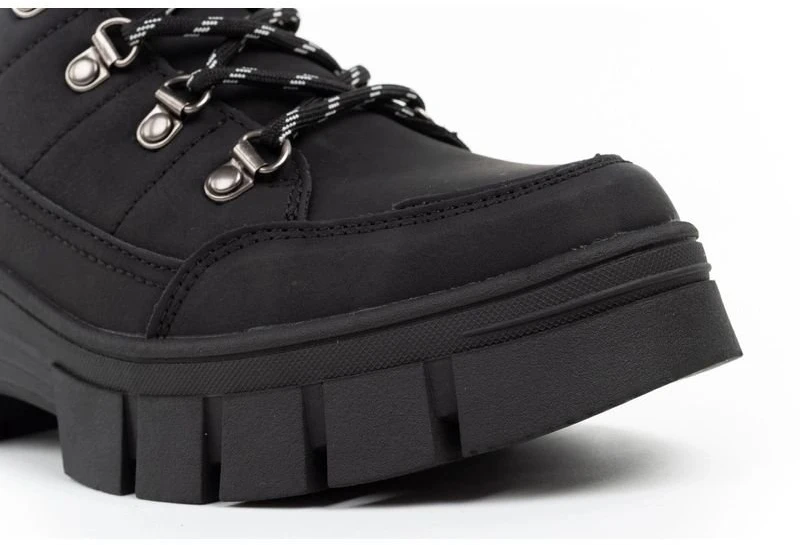 Moteriški pašiltinti aulinukai su storu padu Lee Cooper, juodi