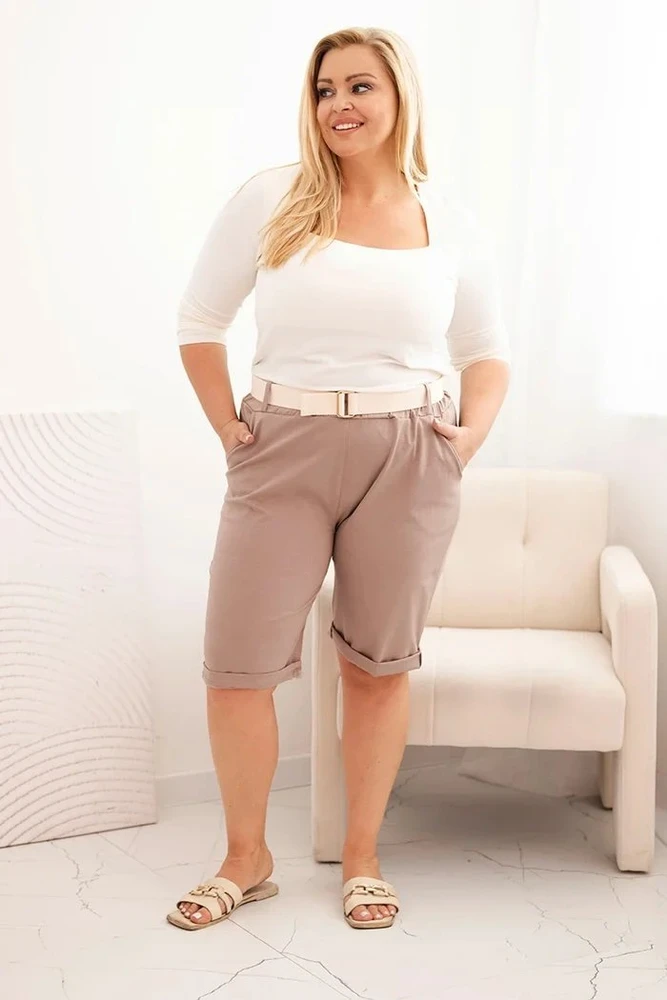 Moteriški Plus Size šortai su diržu, kapučino spalvos