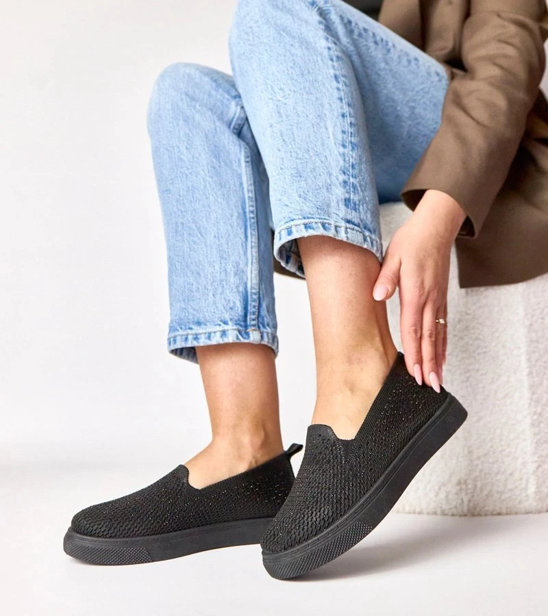 Moteriški slip-on sportbačiai su akutėmis juodi Gabrielle