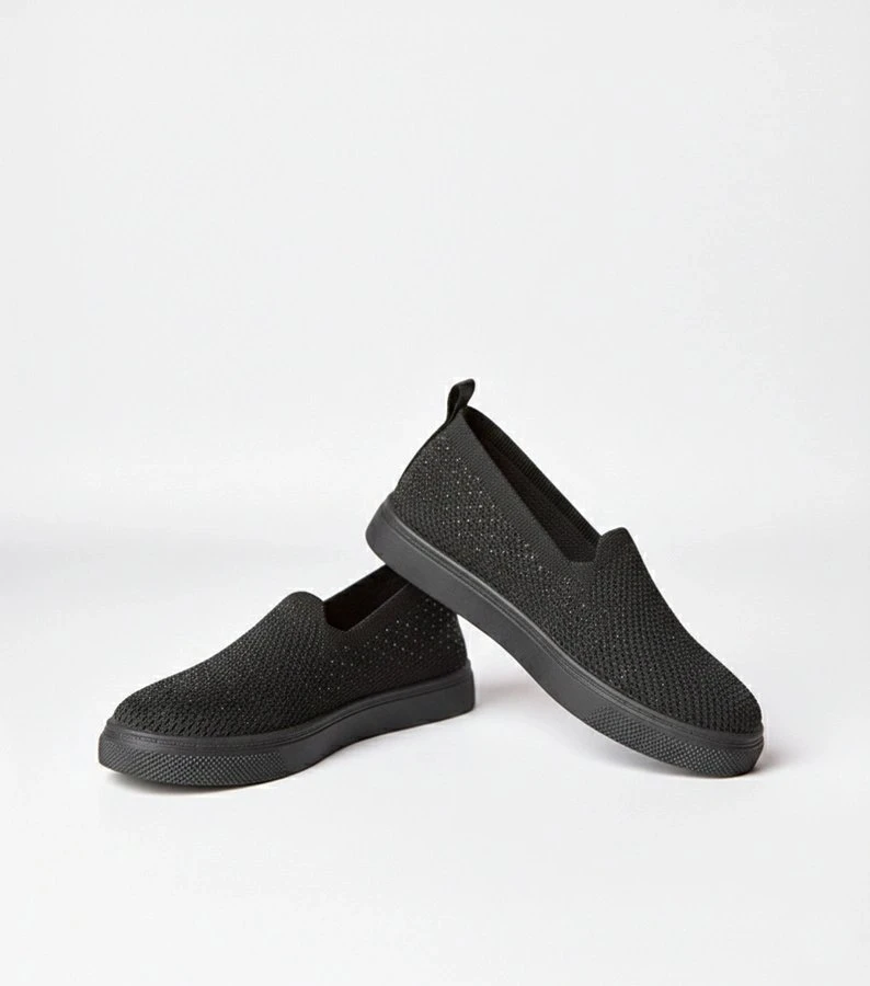 Moteriški slip-on sportbačiai su akutėmis juodi Gabrielle