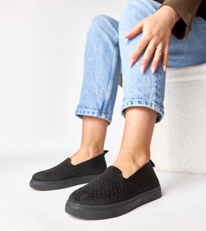 Moteriški slip-on sportbačiai su akutėmis juodi Gabrielle