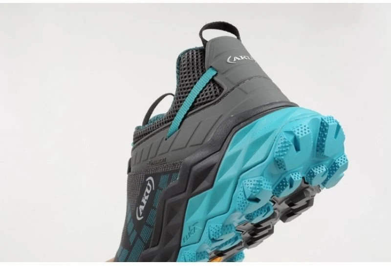 Moteriški žygio batai AKU Flyrock GORE-TEX, pilki ir mėlyni