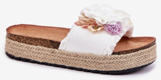 Moteriškos basutės su platforma ir gėlių dekoru Step in style