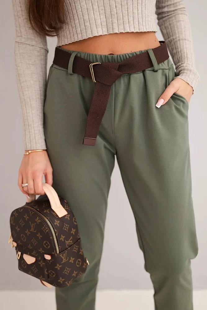 Moteriškos chaki spalvos kelnės su diržu ir užlenktais klešnių galais