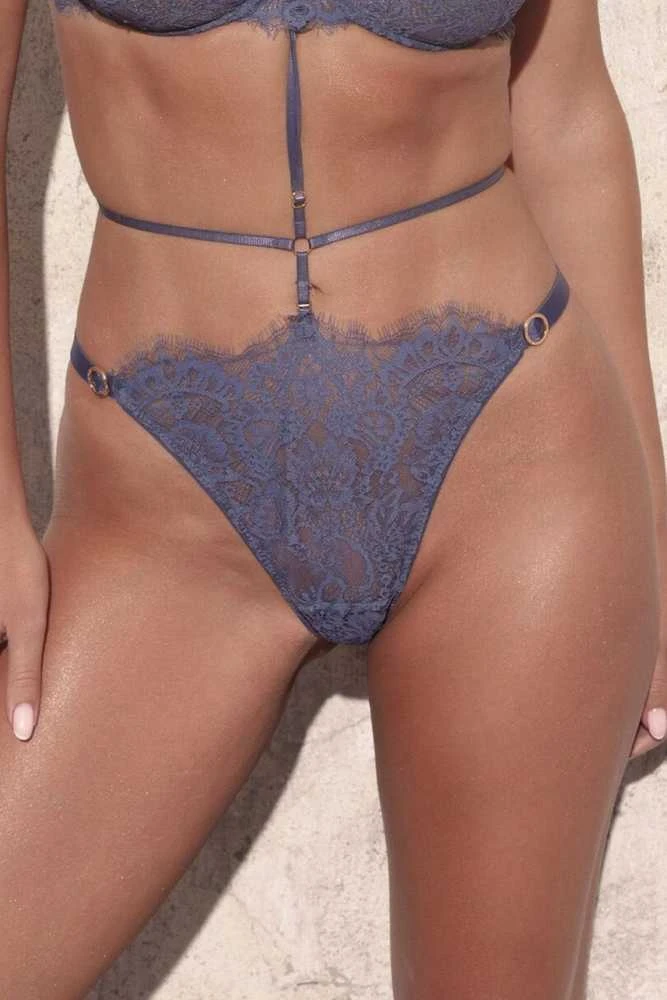 Moteriškos nėriniuotos string kelnaitės Kinga Sugar Baby S-1210/1