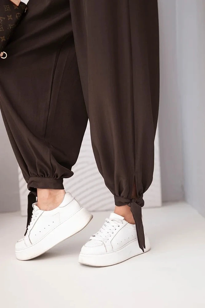 Moteriškos plačios kelnės su raišteliais apačioje, rudos spalvos