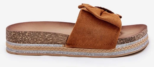 Moteriškos platforminės basutės su kaspinu ir dekoratyvine sage camel