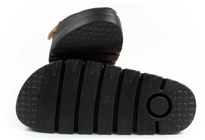 Moteriškos platforminės šlepetės Lee Cooper, auksinės