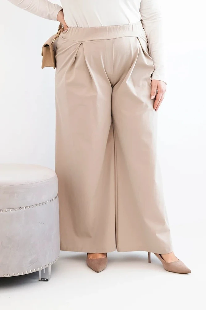 Moteriškos Plus Size kelnės plačiomis klešnėmis ir klostėmis, tamsiai smėlio spalvos