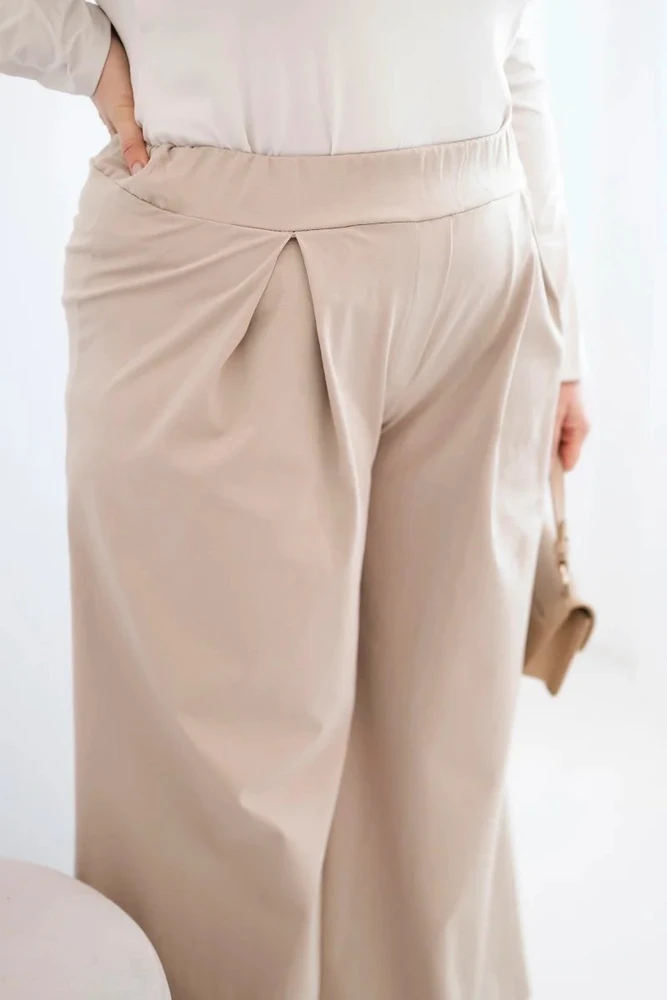 Moteriškos Plus Size kelnės plačiomis klešnėmis ir klostėmis, tamsiai smėlio spalvos