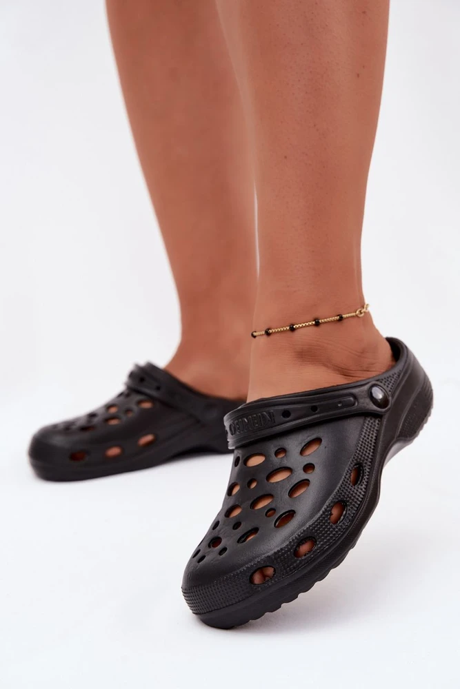 Moteriškos putplasčio klumpės, juodos