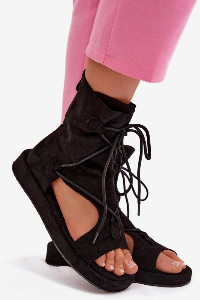 Moteriškos sandalės su auliuku ir raišteliais juodos spalvos