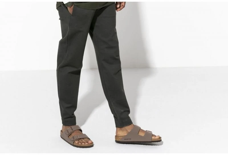 Moteriškos šlepetės su reguliuojamomis sagtimis Birkenstock Arizona, rudos