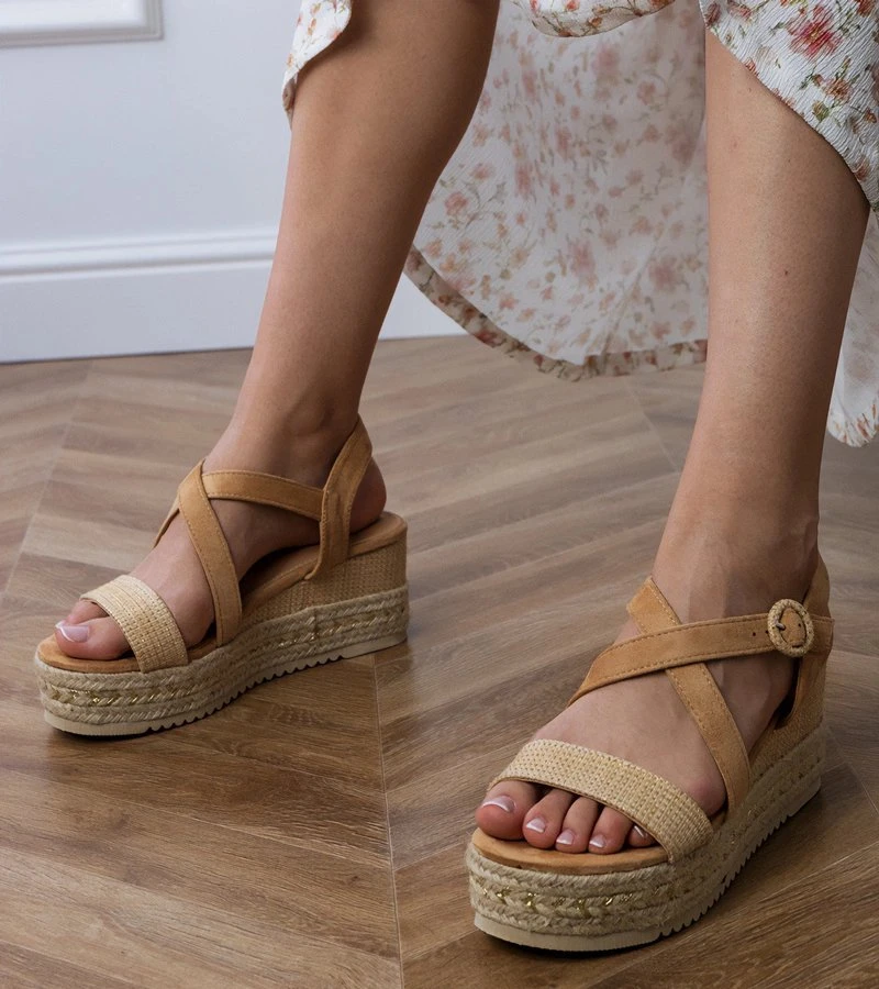 Moteriškos smėlio spalvos espadrilės basutės su platforma