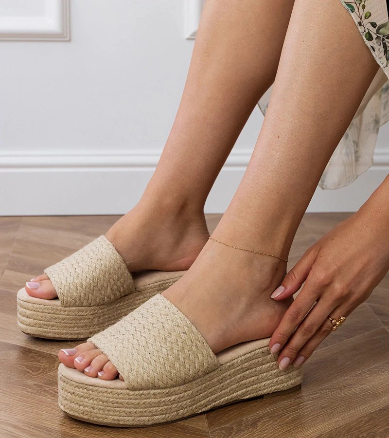Moteriškos smėlio spalvos espadrilės šlepetės su platforma