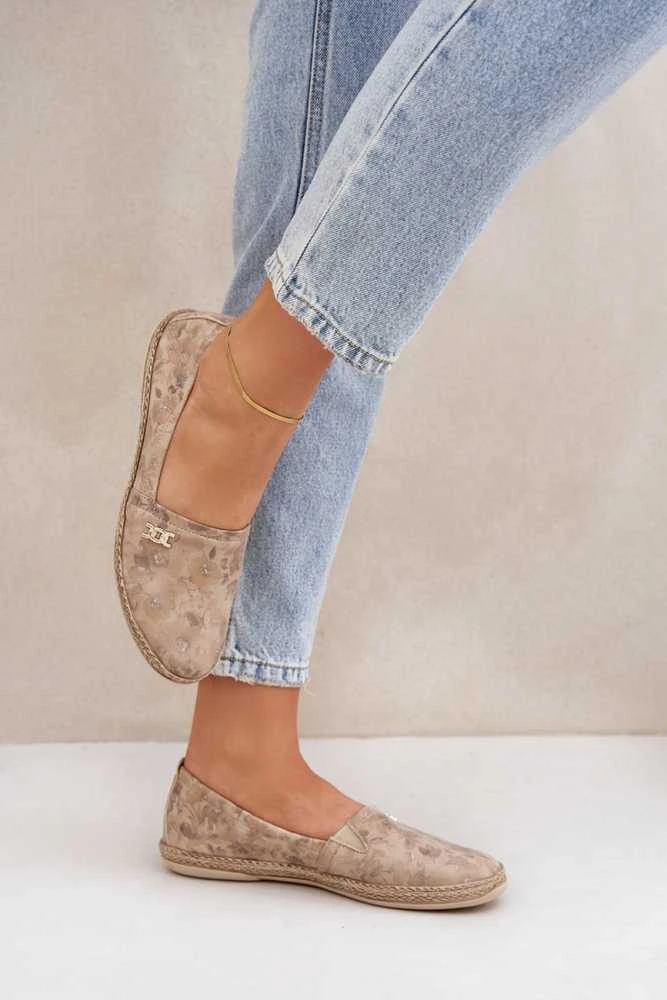 Moteriškos vasarinės espadrilės – patogūs ir stilingi bateliai