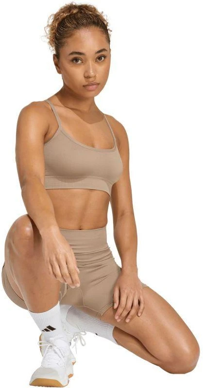 Moterų adidas Workout Essentials 4 colių smėlio spalvos šortai JX3926