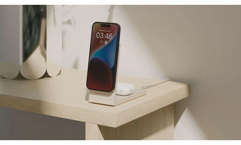 „Native Union Rise 2-in-1 Qi2“ belaidis įkroviklis, smėlio spalvos