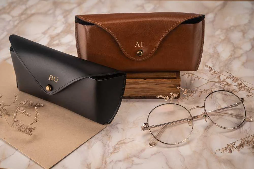 Solier Accessories Personalized genuine leather spectacle case Solier SA37 juodas