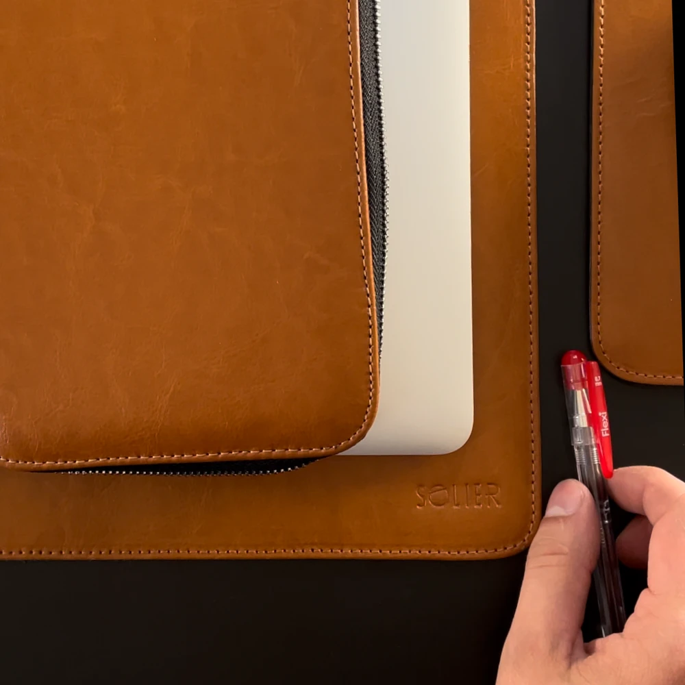 Solier Accessories Natūralios odos nešiojamojo kompiuterio kilimėlis Solier SA43