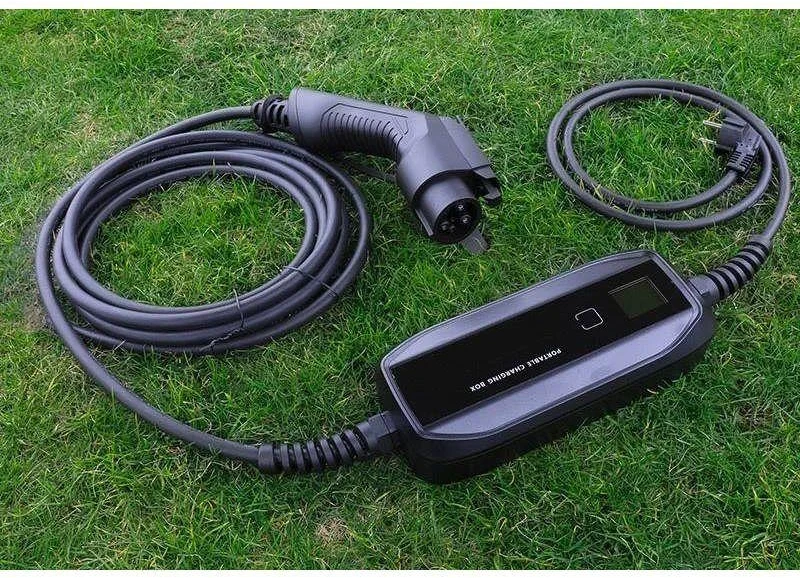 Nešiojamas elektromobilių įkroviklis Extralink BS-PCD030, 16A, 3.6kW, Schuko, 1 fazė, 5.5m, LCD ekranas, IP67