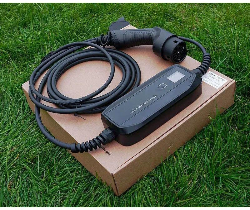 Nešiojamas elektromobilių įkroviklis Extralink BS-PCD030, 16A, 3.6kW, Schuko, 1 fazė, 5.5m, LCD ekranas, IP67