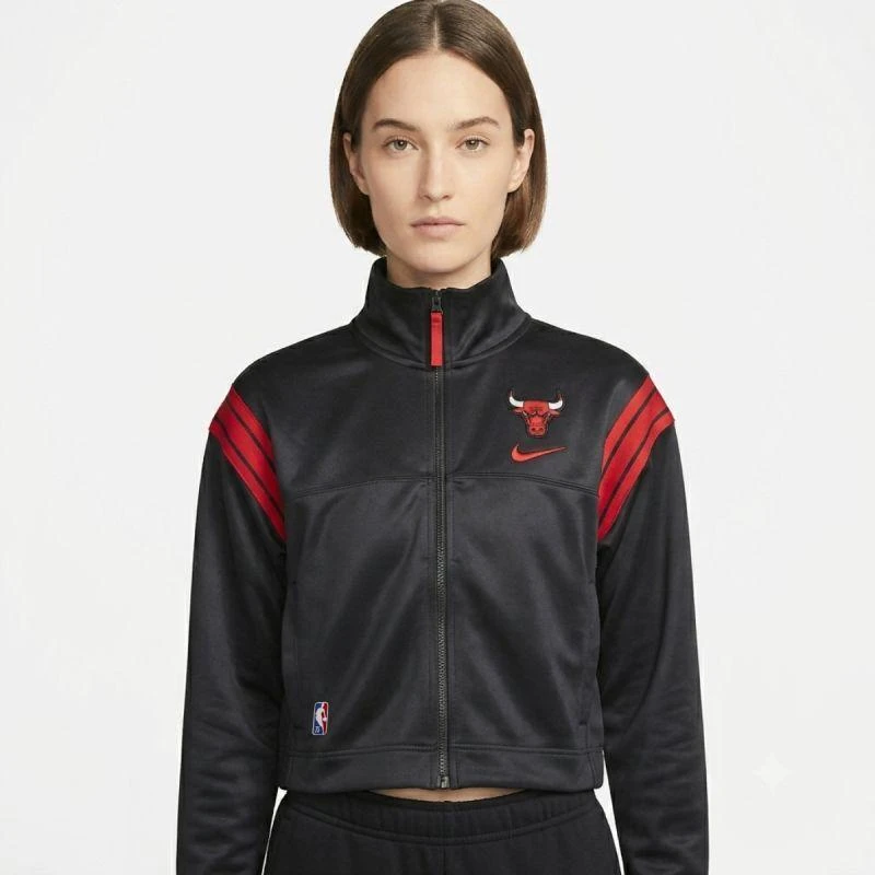 Nike Chicago Bulls Aikštės 75 treninginė striukė moterims Juoda/Universiteto raudona/Juoda - DB1394-010