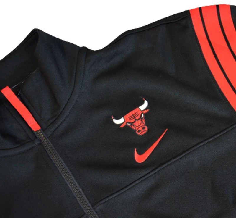 Nike Chicago Bulls Aikštės 75 treninginė striukė moterims Juoda/Universiteto raudona/Juoda - DB1394-010
