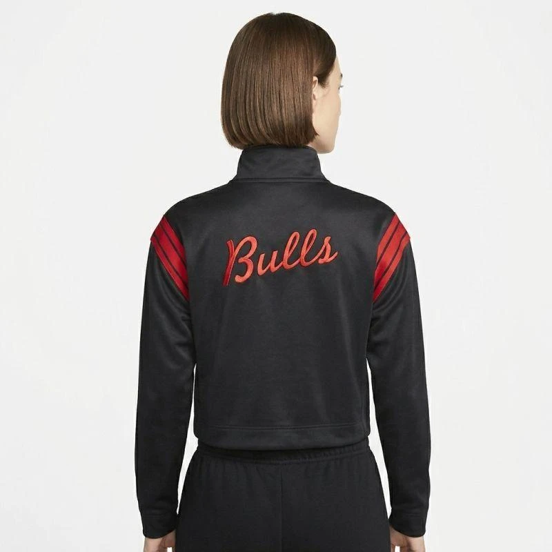 Nike Chicago Bulls Aikštės 75 treninginė striukė moterims Juoda/Universiteto raudona/Juoda - DB1394-010