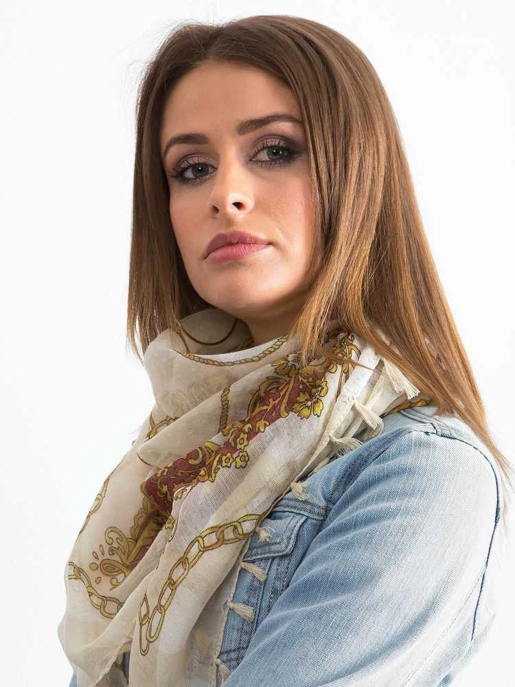 Nosinė šviesiai smėlio spalvos