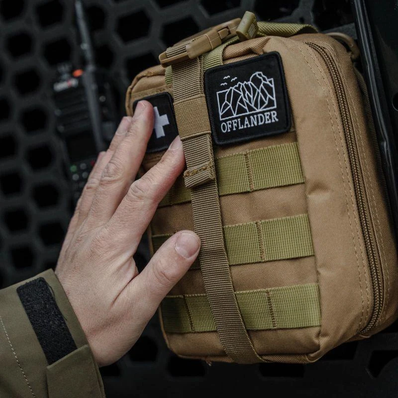 Kelioninis Offlander taktinė "Molle" dėtuvė su pirmosios pagalbos rinkiniu OFF_CACC_09KH