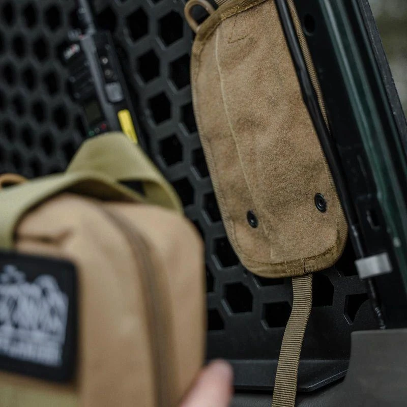 Kelioninis Offlander taktinė "Molle" dėtuvė su pirmosios pagalbos rinkiniu OFF_CACC_09KH