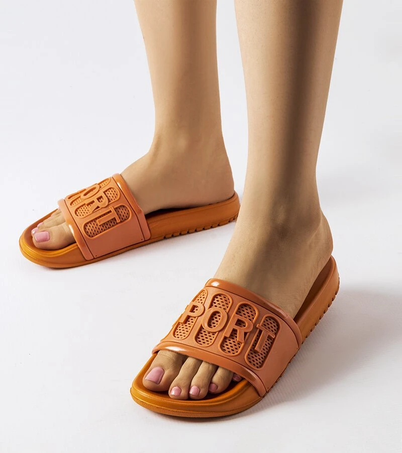 Oranžinės guminės šlepetės iš Moiariello
