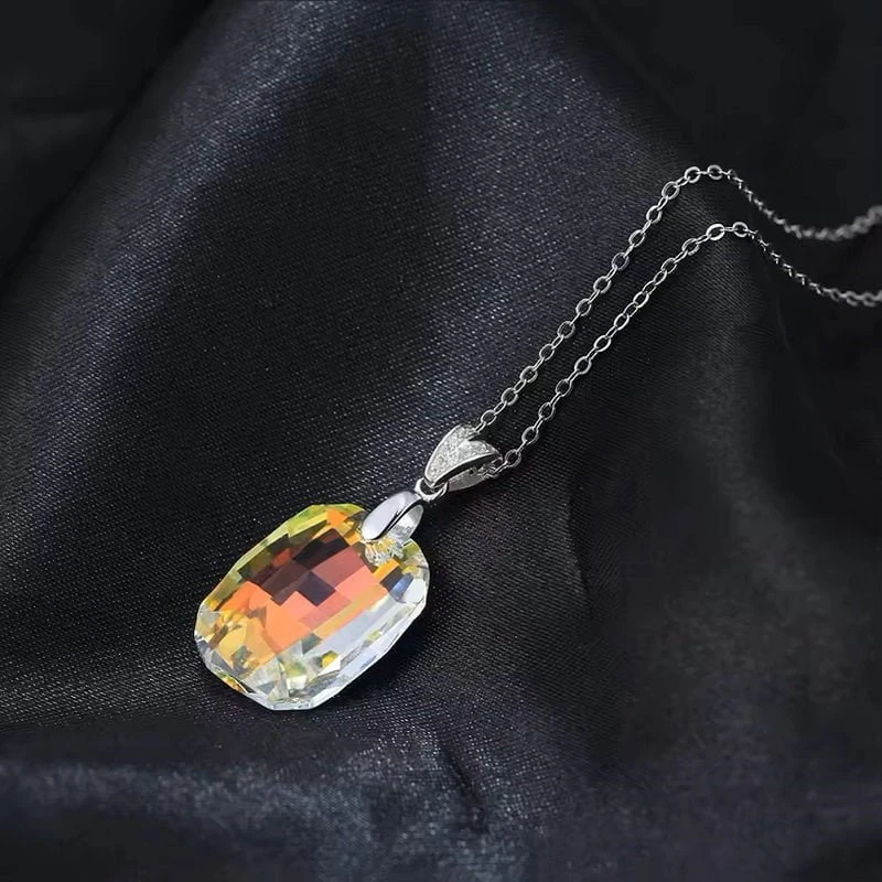 Sidabrinis pakabukas Crystal