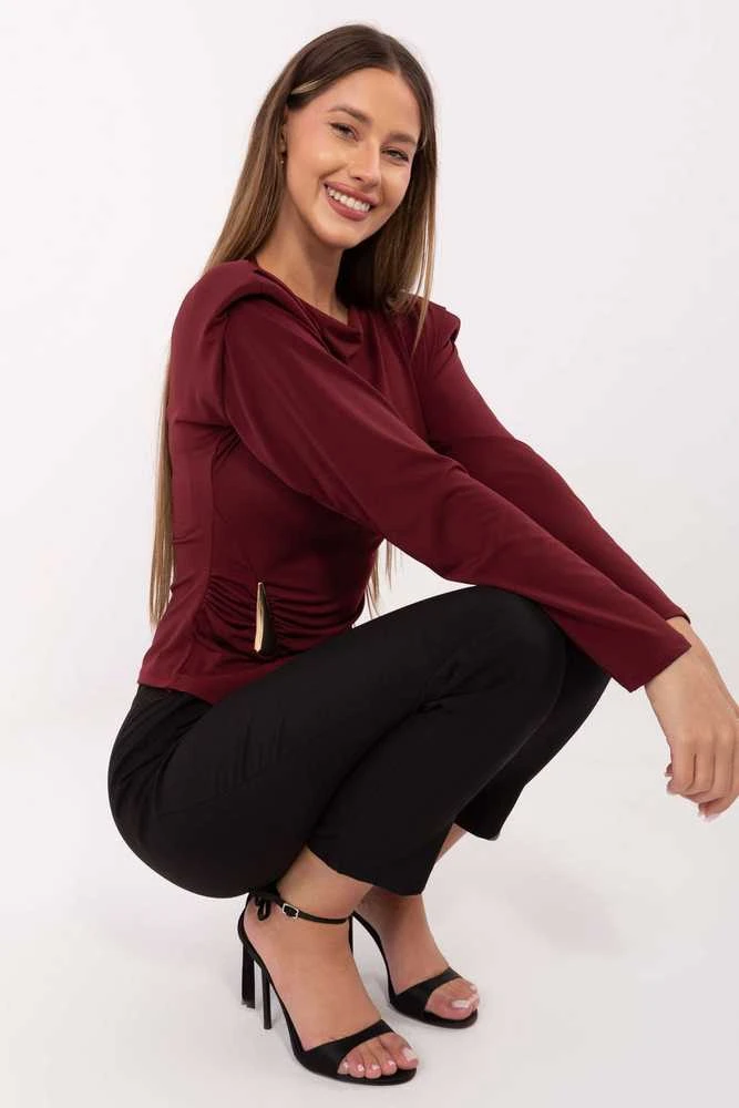 Palaidinė bordo atspalvio IT – elegancijai ir jaukumui kasdienai.