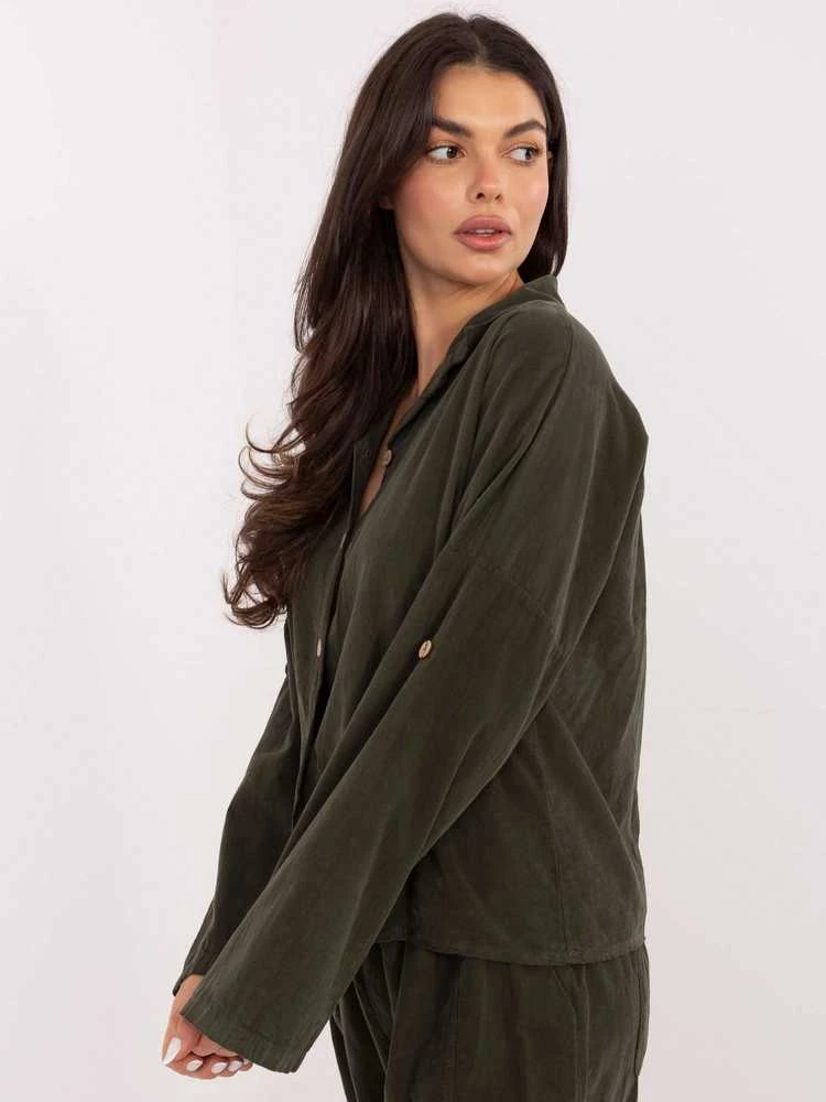 Palaidinė khaki atspalvio – universalus pasirinkimas kasdienai