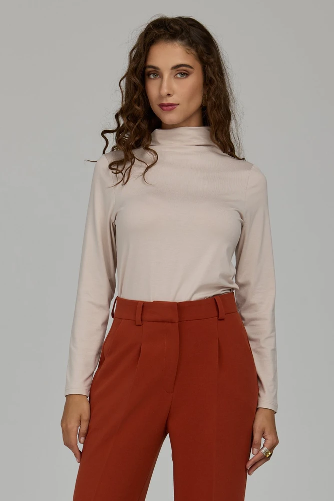 Palaidinė su low turtleneck Nife