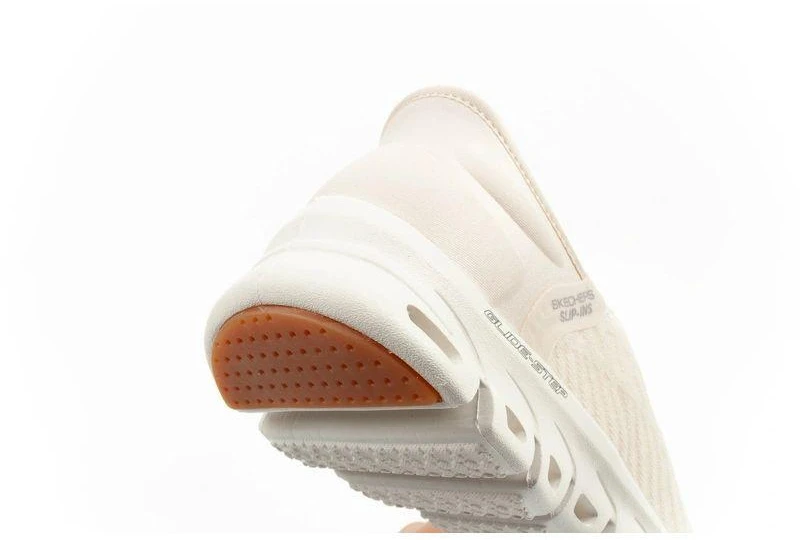 Patogūs Skechers Glide-Step moteriški ecru spalvos įsispiriami sportiniai bateliai