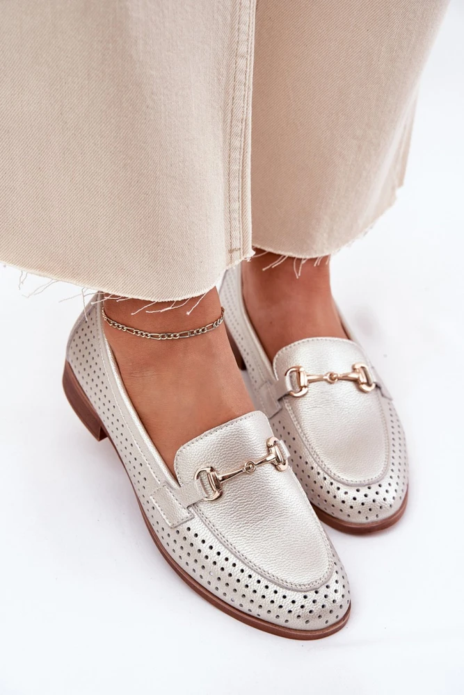 Perforuoti mokasinai su dekoratyvine sagtimi Step in style