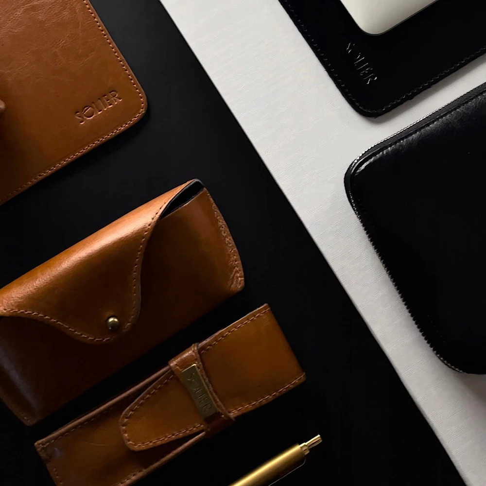 Solier Accessories Personalized genuine leather spectacle case Solier SA37 juodas