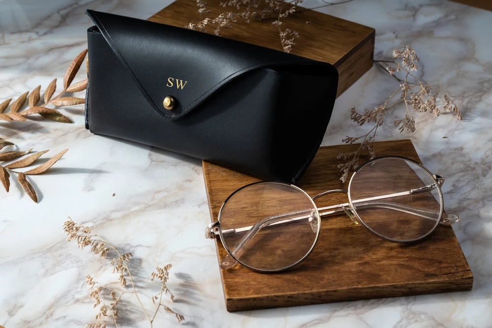Solier Accessories Personalized genuine leather spectacle case Solier SA37 juodas