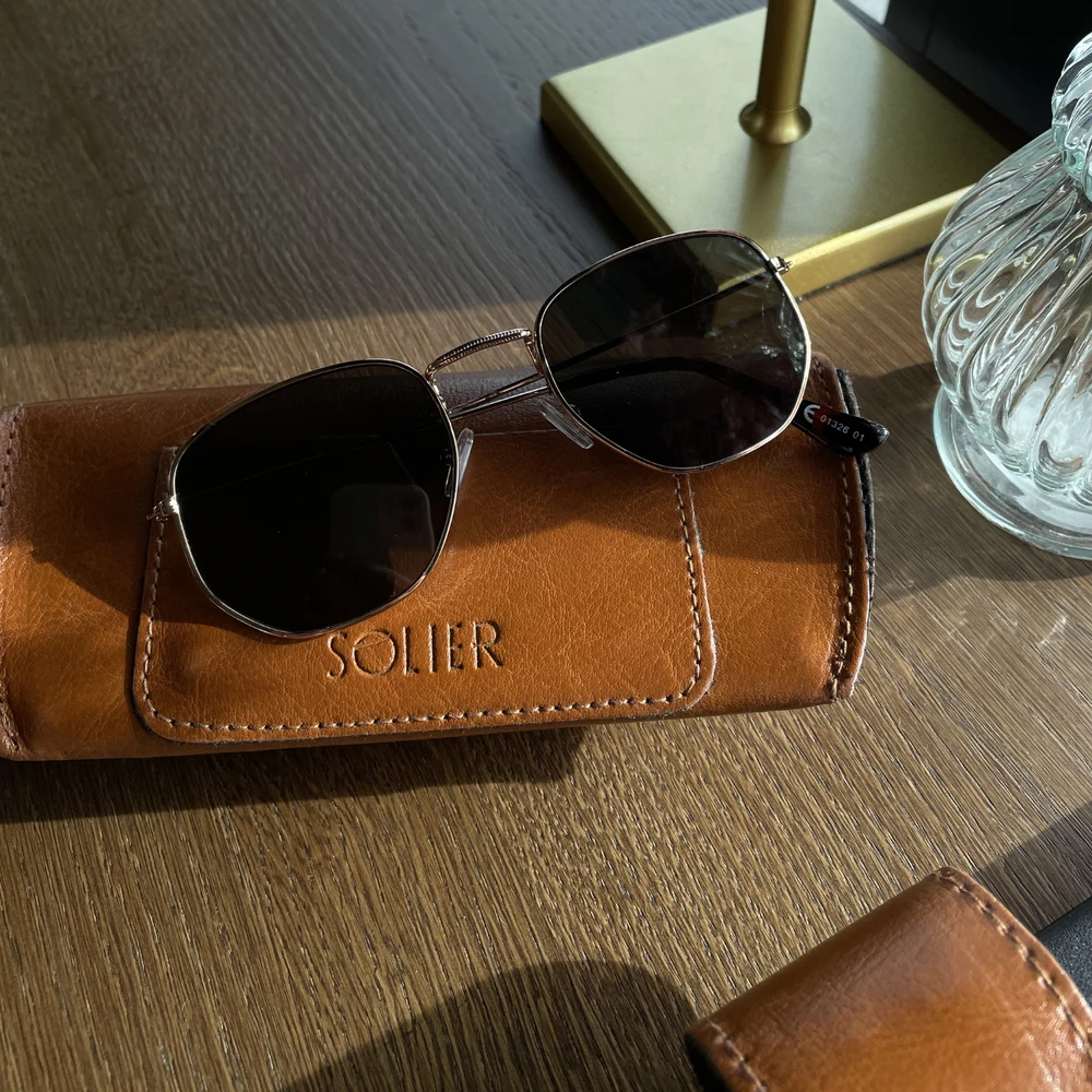 Personalized genuine leather spectacle case Solier SA37 camel