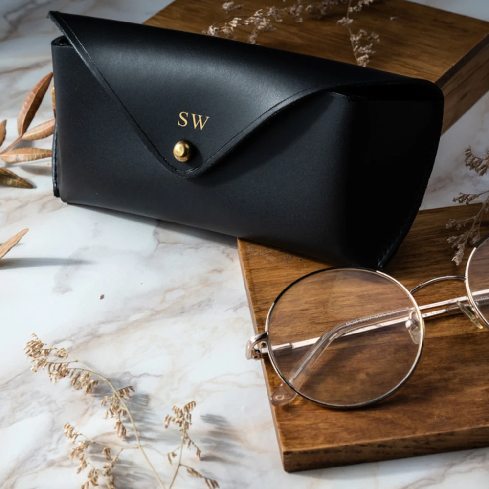 Solier Accessories Personalized genuine leather spectacle case Solier SA37 juodas